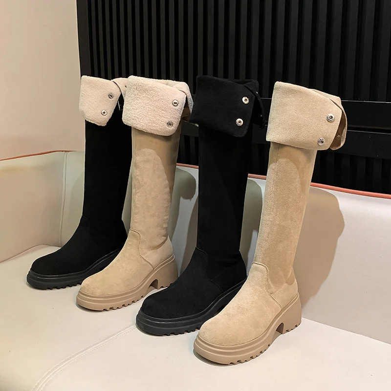 Damen kniehohe Worker‑Stiefel mit umklappbarem Teddy‑Bündchen und sculpted Plateau‑Absatz Drune