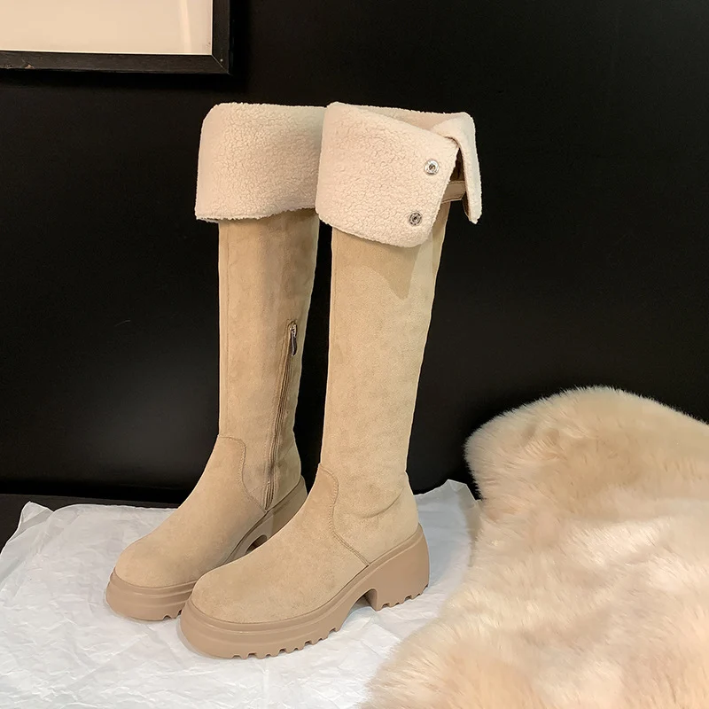 Damen kniehohe Worker‑Stiefel mit umklappbarem Teddy‑Bündchen und sculpted Plateau‑Absatz Drune