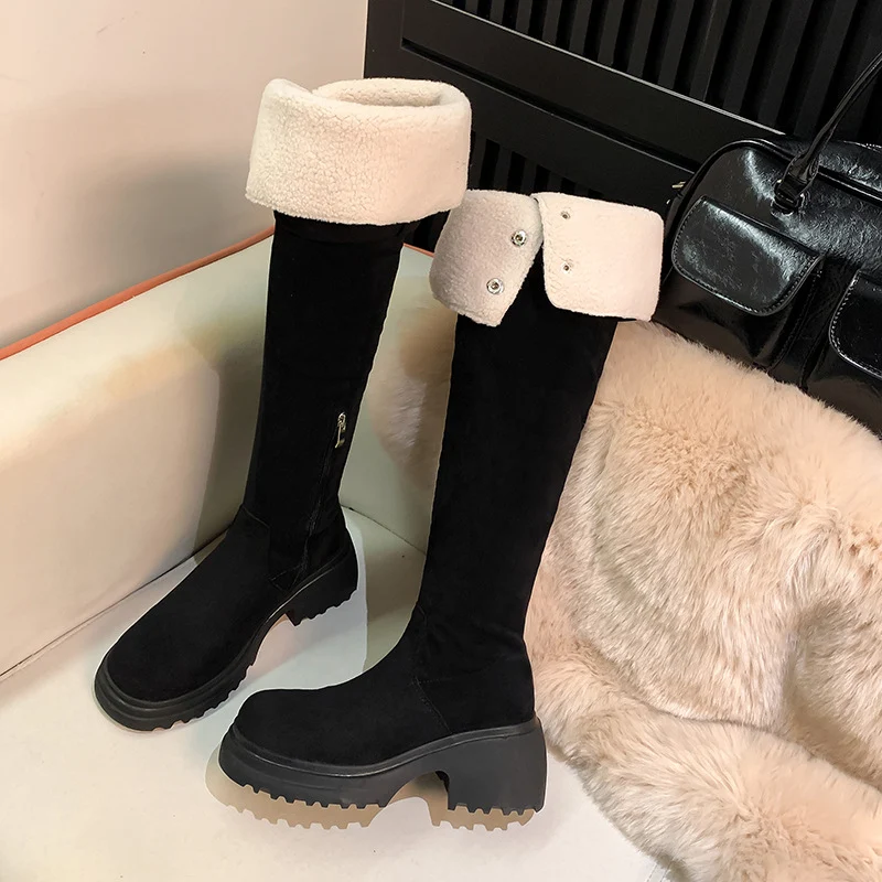 Damen kniehohe Worker‑Stiefel mit umklappbarem Teddy‑Bündchen und sculpted Plateau‑Absatz Drune