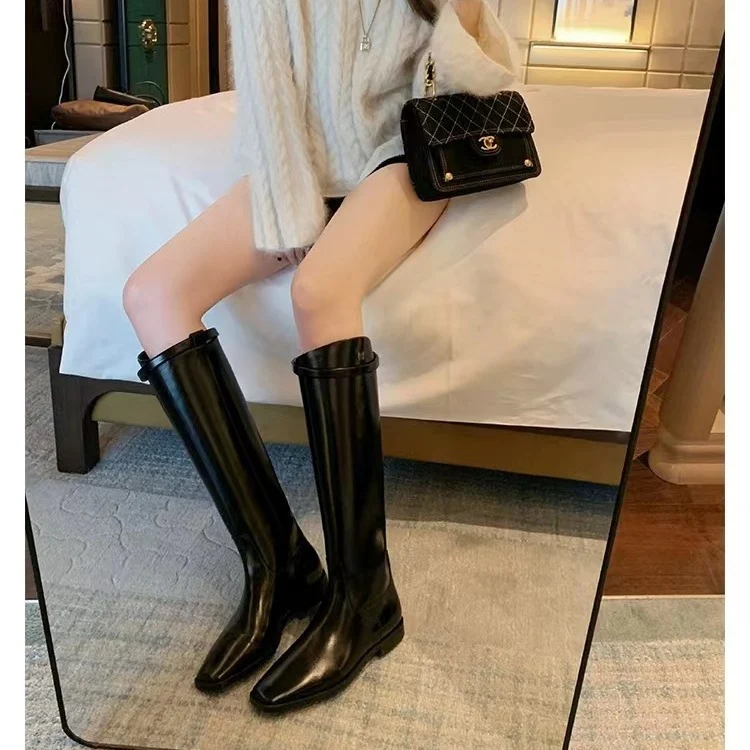 Damen Kniehohe Reitstiefel aus Glattleder mit quadratischer Zehenpartie und schlanker Silhouette Drune