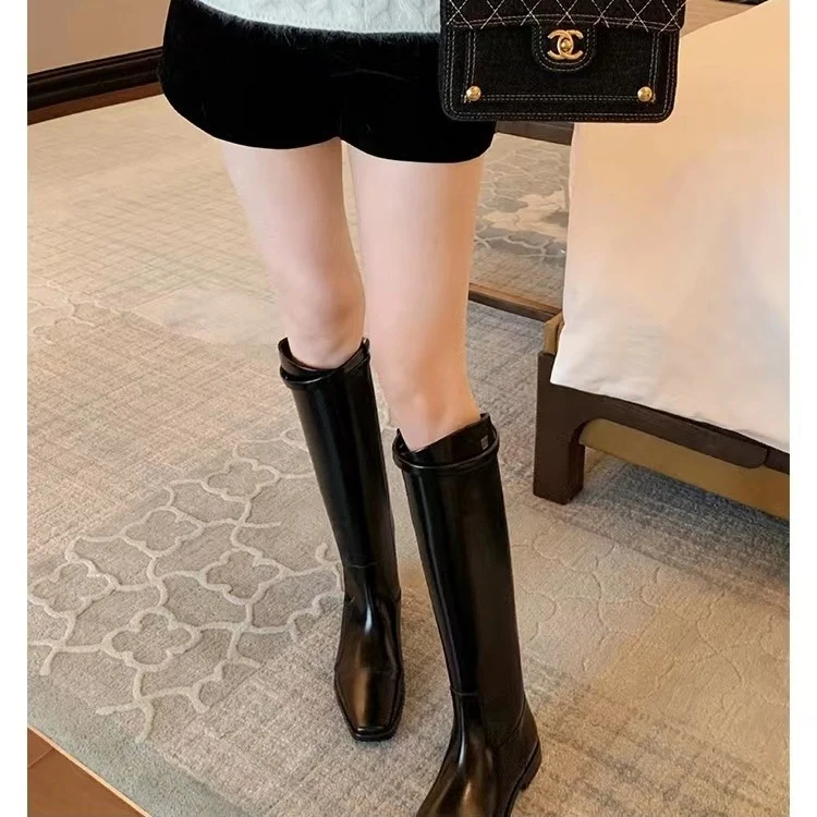 Damen Kniehohe Reitstiefel aus Glattleder mit quadratischer Zehenpartie und schlanker Silhouette Drune
