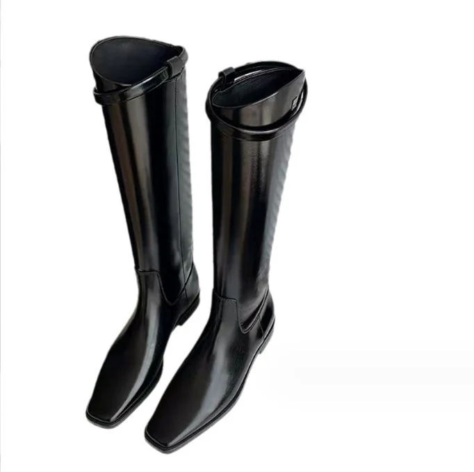 Damen Kniehohe Reitstiefel aus Glattleder mit quadratischer Zehenpartie und schlanker Silhouette Drune