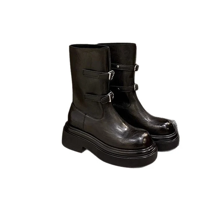 Damen kniehohe Plateau‑Bikerstiefel mit markanter Lug‑Sohle und drei Ziergürteln Drune