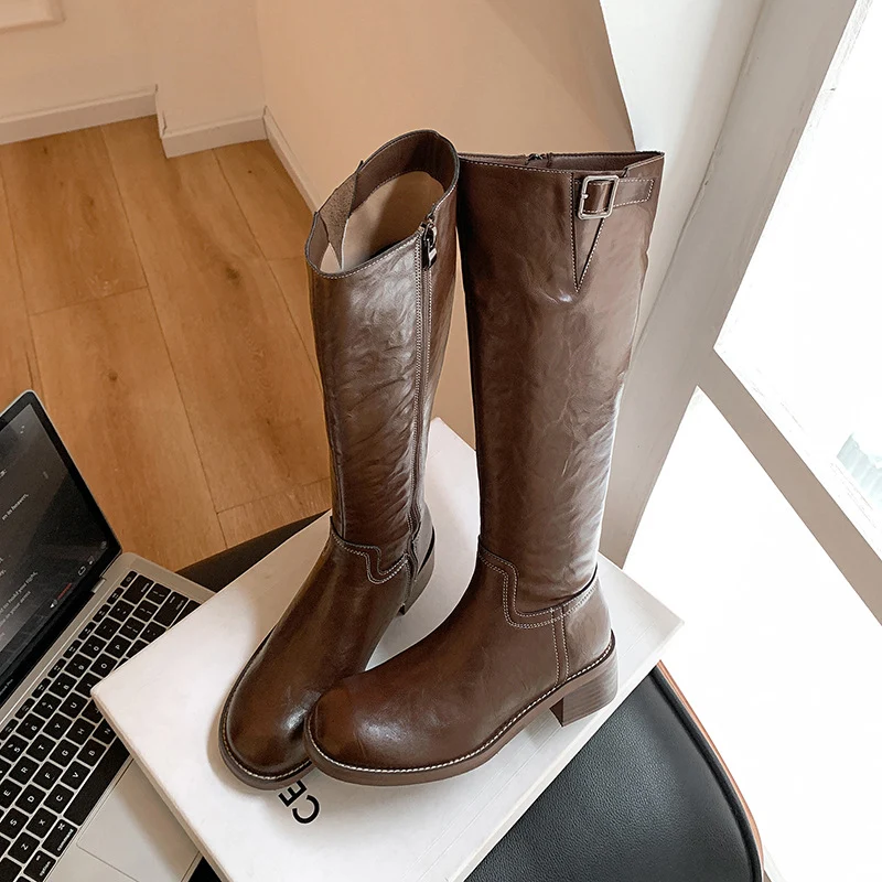 Damen kniehohe Lederstiefel mit Zierriegel, kontrastierender Naht und niedrigem Blockabsatz Drune