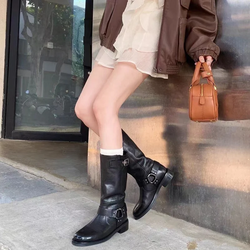 Damen Kniehohe Bikerstiefel aus Leder mit Harness‑Riemen & verstellbarer Schaftschnalle Drune