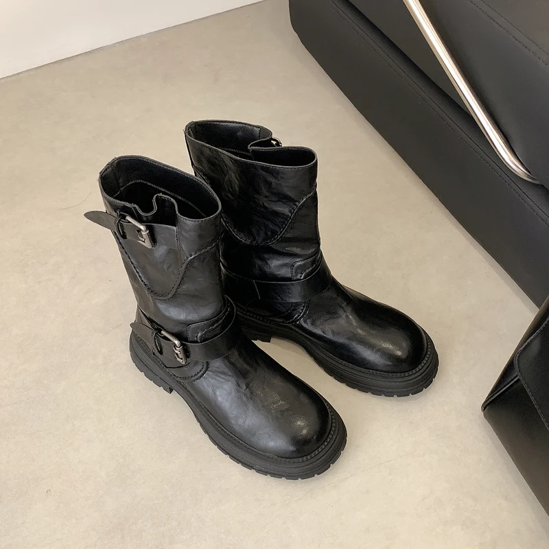 Damen Halbhohe Bikerstiefel aus Glattlederoptik mit verstellbaren Metallschnallen und profiliertem Lug‑Plateau Drune