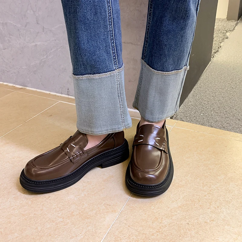 Damen Glänzende Penny‑Loafer im Retro‑Chunky‑Look mit sculpted Plateau‑Sohle Drune