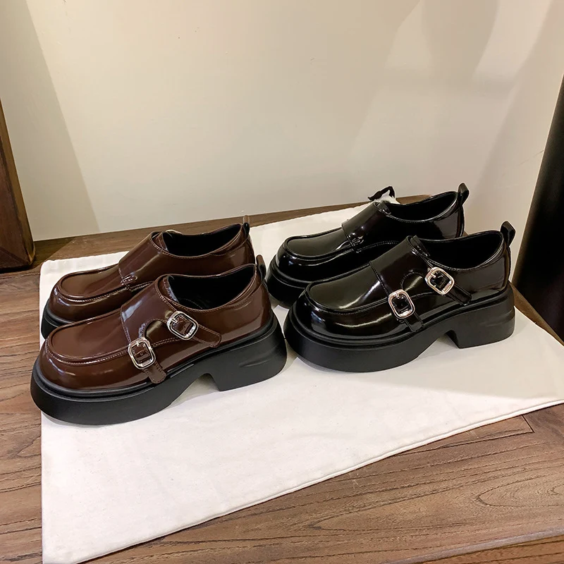 Damen Chunky Patent-Monkstrap-Loafer mit doppelter Schnallenapplikation und Plateau-Sohle Drune