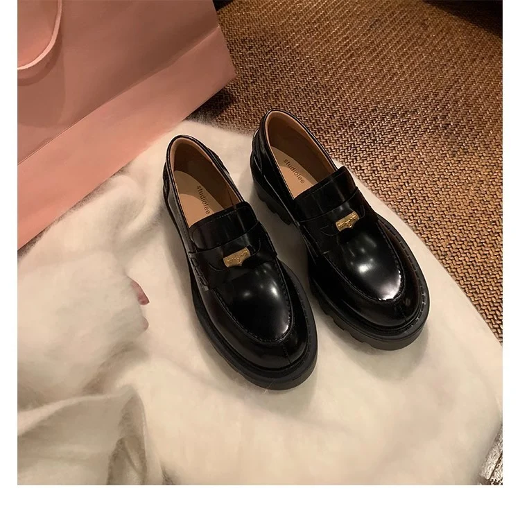 Damen Chunky Loafer mit Plateau-Profilsohle und goldener Zierspange Drune