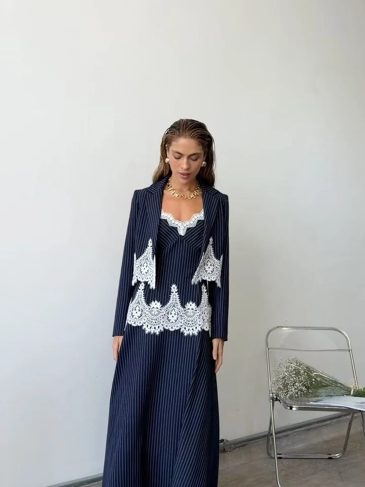 Damen Zweiteiliges Nadelstreifen-Blazer und Maxirock Set mit Spitzen-Camisole Drune