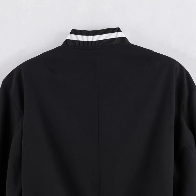 Damen Varsity‑Bomberjacke im Cropped‑Boxy‑Schnitt mit gestreiften Rippbündchen Drune
