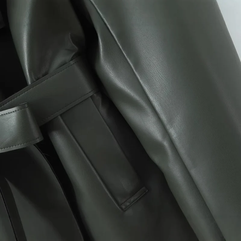 Damen Taillierter Kurzer Trenchcoat aus veganer Lederoptik mit Bindegürtel und Cape-Detail Drune