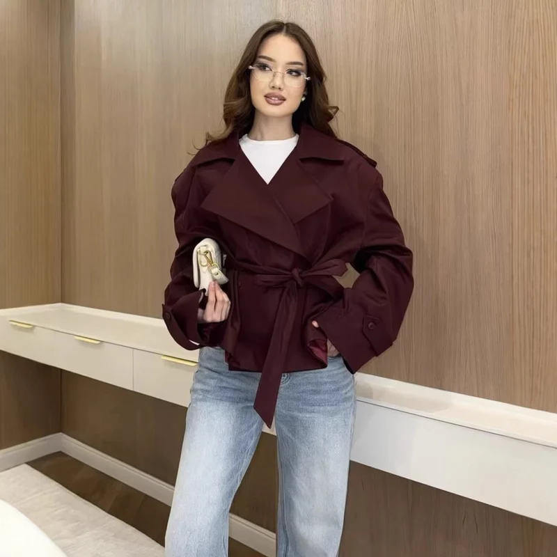 Damen Taillierter Cropped-Trenchcoat mit breitem Revers, Bindegürtel und Schulterklappen Drune