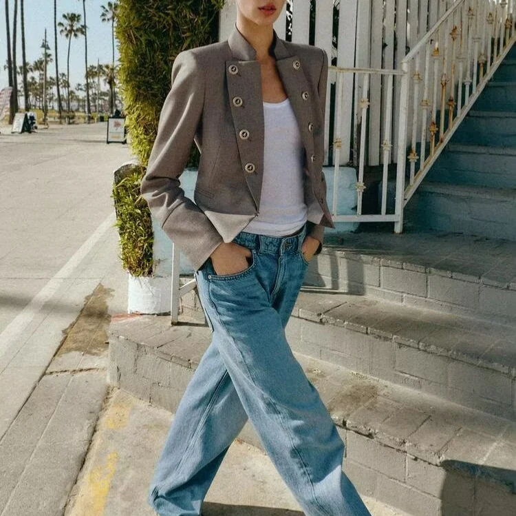 Damen Taillierter Cropped-Blazer mit Stehkragen und dekorativer Zierknopfleiste Drune
