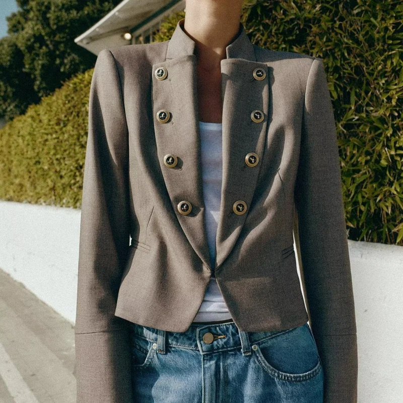 Damen Taillierter Cropped-Blazer mit Stehkragen und dekorativer Zierknopfleiste Drune