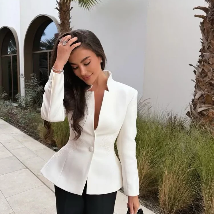 Damen Taillierter Blazer mit Stehkragen und floraler Stickerei Drune