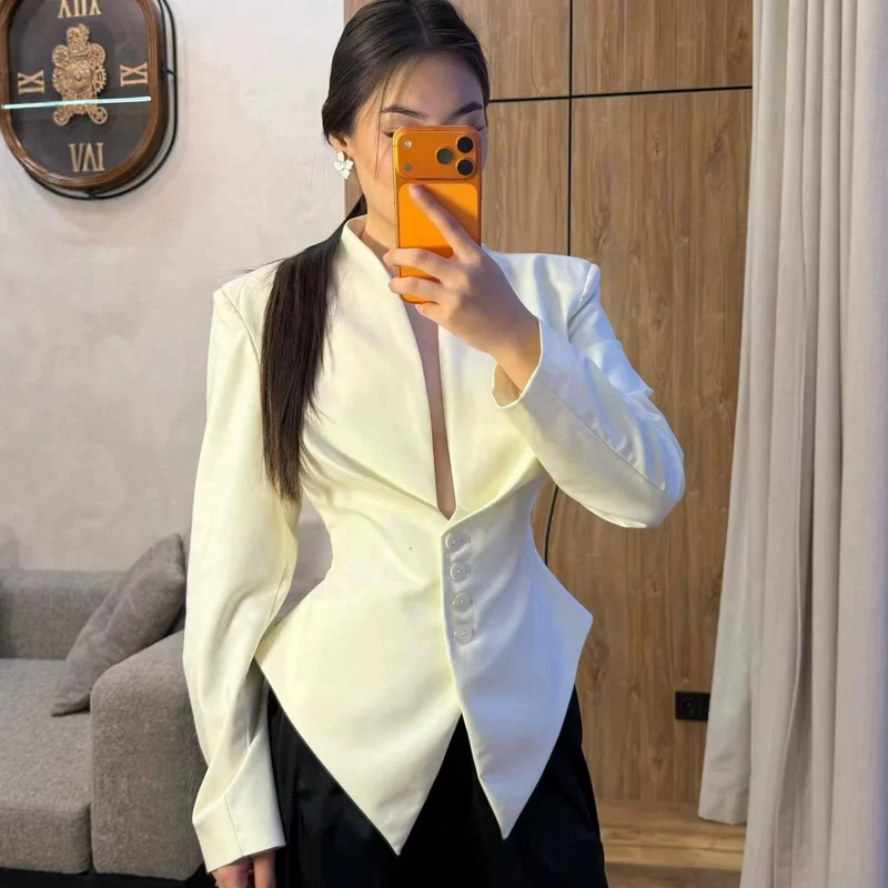 Damen taillierter Blazer mit spitzem Schößchen und tiefem V-Ausschnitt Drune
