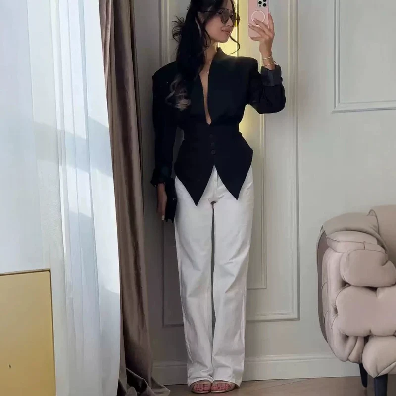 Damen taillierter Blazer mit spitzem Schößchen und tiefem V-Ausschnitt Drune