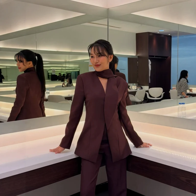 Damen Taillierter Blazer mit Schluppe, Knopfleiste und Pattentaschen Drune