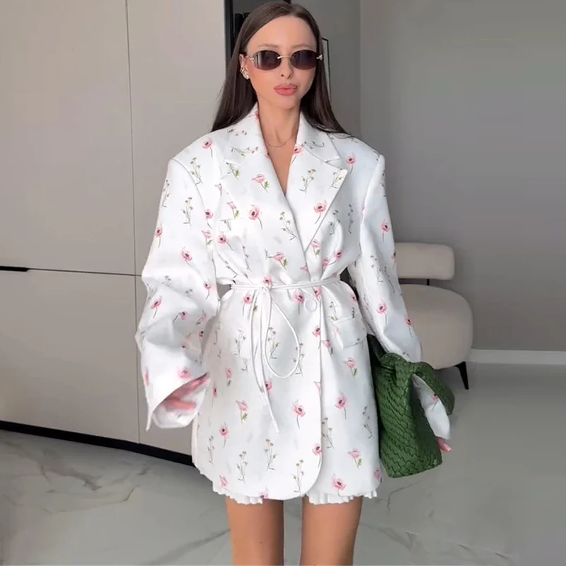 Damen taillierter Blazer mit floralem Alloverprint, Bindegürtel und Pattentaschen Drune