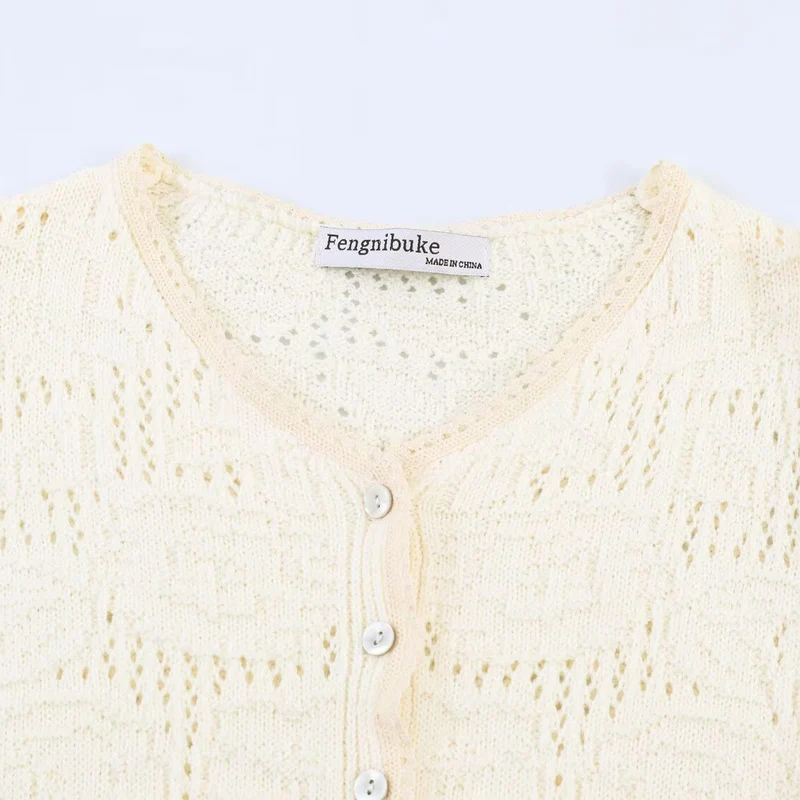 Damen Strickbluse mit Knopfreihe, Spitzenmanschetten und Volant‑Peplum Drune