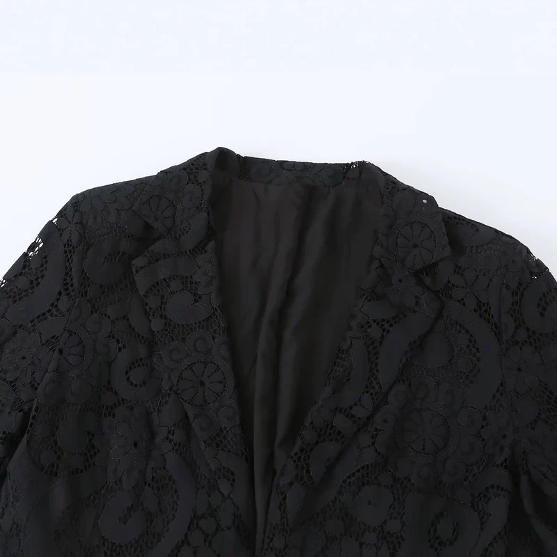Damen Spitzenblazer mit floraler Lochspitze und femininer Silhouette Drune
