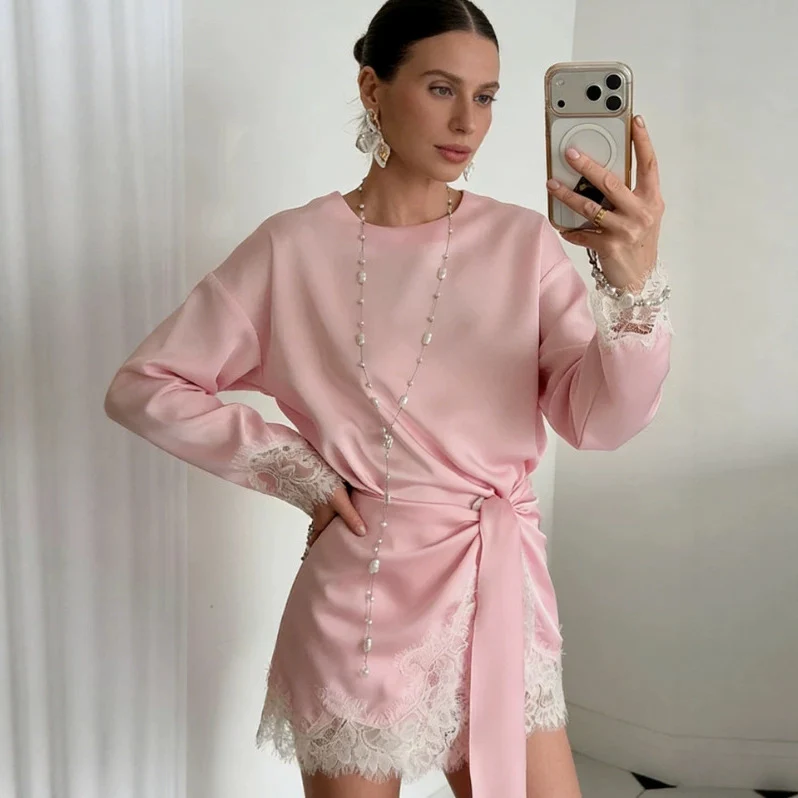 Damen Seidiges Langarmshirt mit Spitzenbesatz am Saum und Manschetten Drune