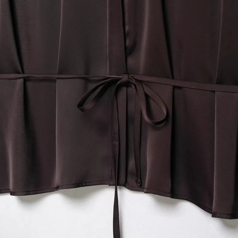 Damen Seidige Bluse mit Tunnelzug‑Taillierung, verdeckter Knopfleiste und Hemdkragen Drune