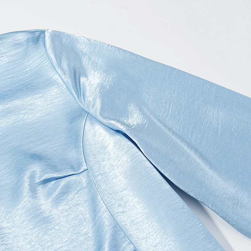 Damen Seidig-glänzende Hemdbluse mit taillierten Teilungsnähten und verlängerten Manschetten Drune