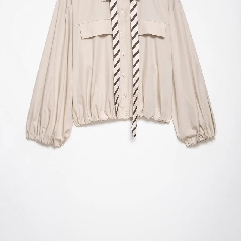 Damen Schluppenbluse im Cropped‑Boxy‑Schnitt mit Ballonärmeln und kontrastierter Schluppenblende Drune