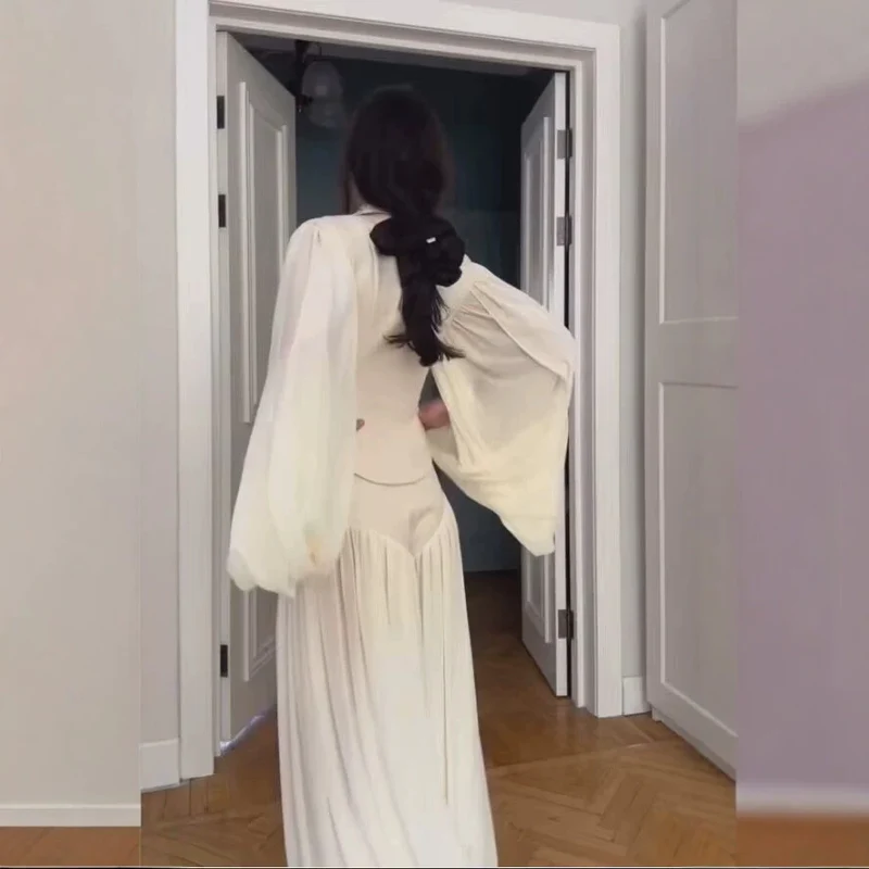 Damen Zweiteiliges Ensemble aus kurzem Blazer mit dramatischen Glockenärmeln und plissierter Palazzo-Hose Drune