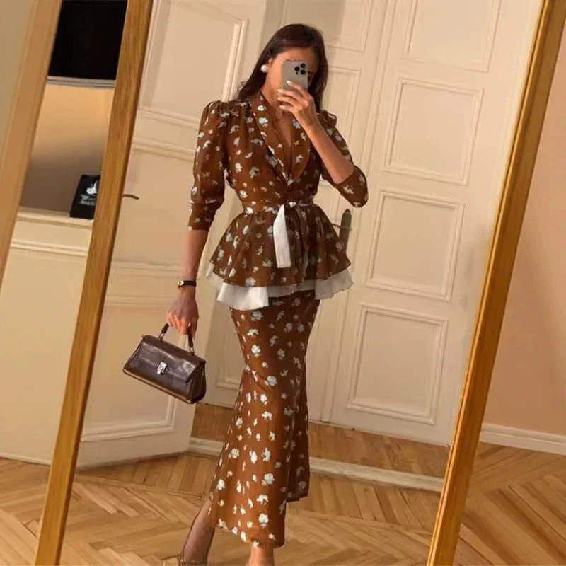 Damen Zweiteiliges Blazer-Top mit Wickelgürtel und Midirock im Vintage-Blumenprint Drune