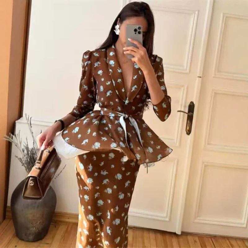Damen Zweiteiliges Blazer-Top mit Wickelgürtel und Midirock im Vintage-Blumenprint Drune