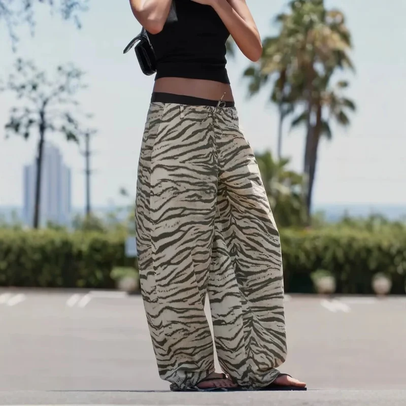 Damen Weite Palazzohose mit Tunnelzugbund, Kordelzügen und animalischem Print Drune