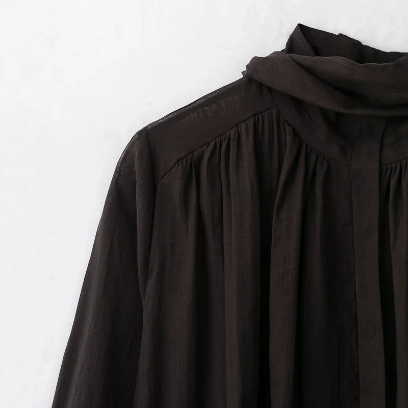 Damen Weiche Chiffonbluse mit Stehkragen, Knopfleiste und asymmetrischem Saum Drune