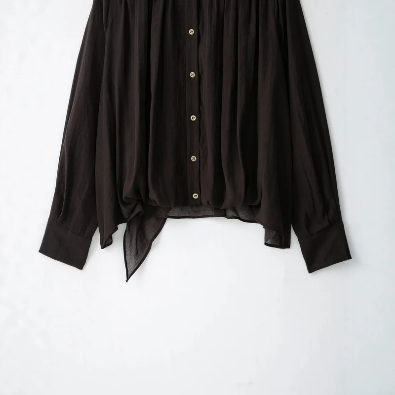 Damen Weiche Chiffonbluse mit Stehkragen, Knopfleiste und asymmetrischem Saum Drune