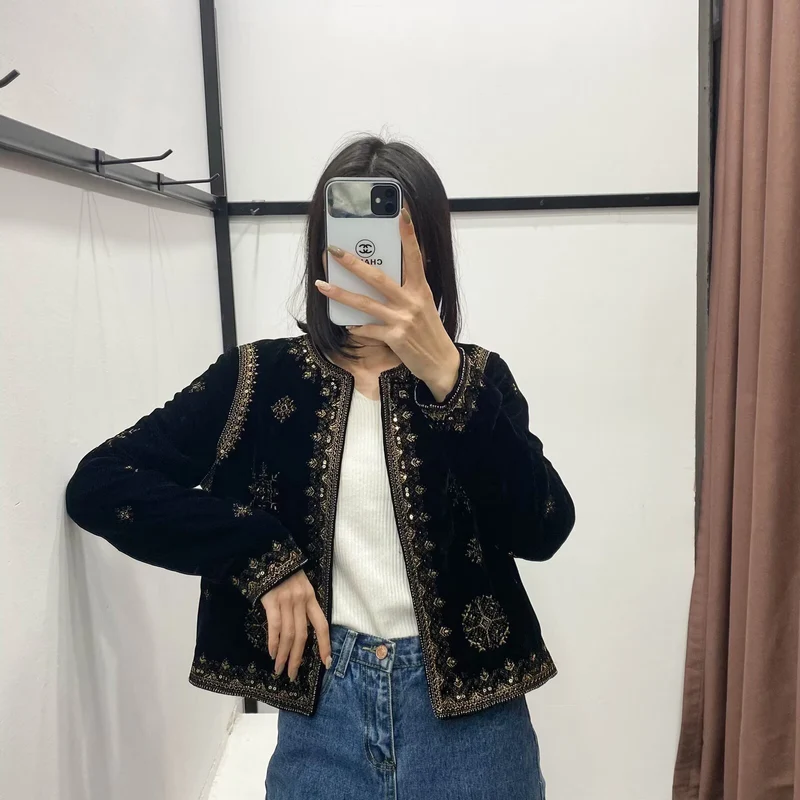 Damen Kurzsametjacke mit filigraner Metallstickerei und Perlenbesatz Drune