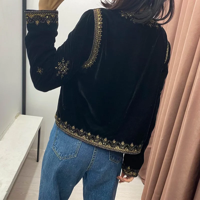 Damen Kurzsametjacke mit filigraner Metallstickerei und Perlenbesatz Drune