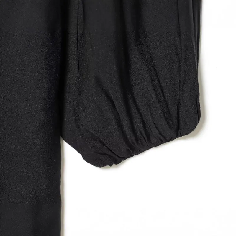 Damen Kurzkleid mit tiefem V‑Ausschnitt, Empire‑Taillenband und weiten Ballonärmeln Drune
