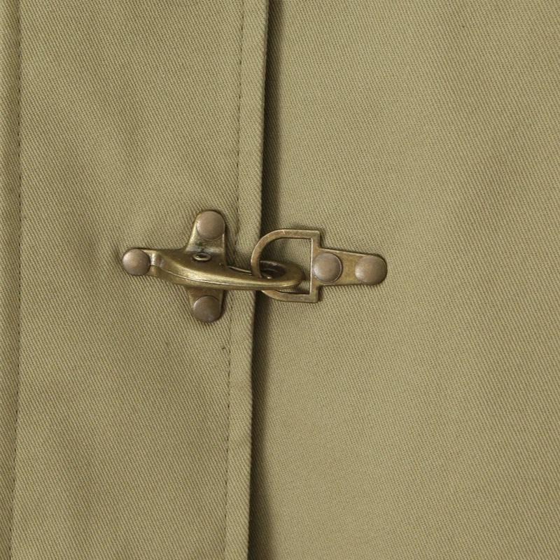 Damen Kurzjacke mit Knebelverschlüssen und kontrastierendem Hemdkragen Drune