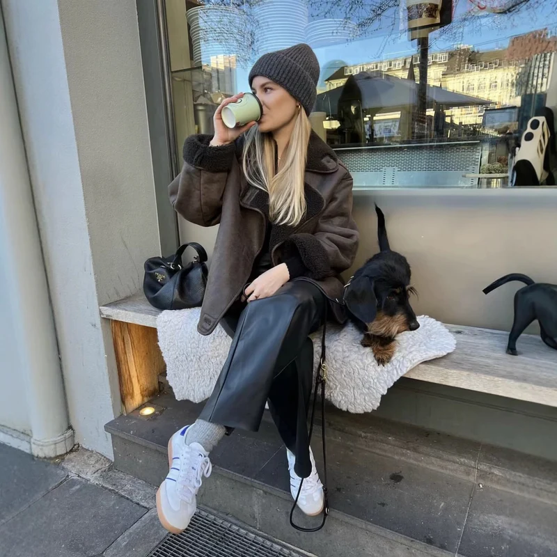 Damen Kurzjacke im Oversized Lammfelloptik‑Look mit Umlegekragen und Taschen Drune