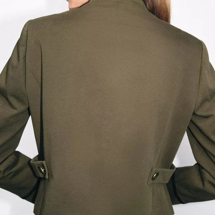 Damen Kurzjacke im Militärstil mit Stehkragen und dekorativer Kordierung Drune
