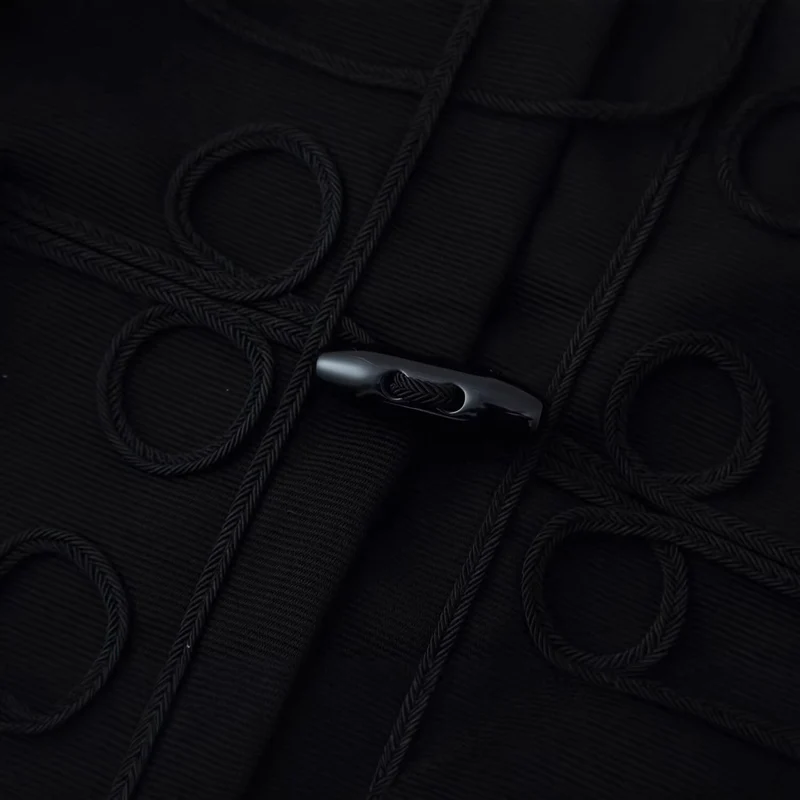 Damen Kurzjacke im militärisch inspirierten Stil mit Stehkragen und Zierkordeln Drune