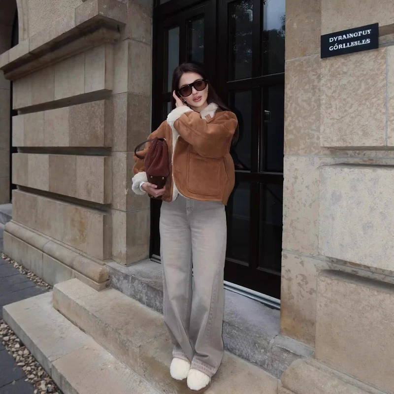Damen Kurzjacke im Lammfell‑Look mit hohem Stehkragen und aufgesetzten Taschen Drune