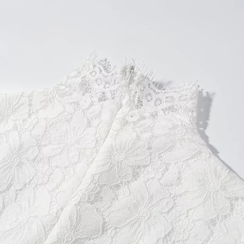 Damen Maxikleid aus floraler Spitze mit hohem Stehkragen und Glockenärmeln Drune