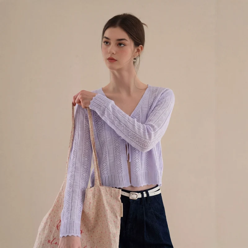 Damen Leichter gehäkelter Kurzcardigan mit V‑Ausschnitt, Bindeband und Ajourmuster Drune