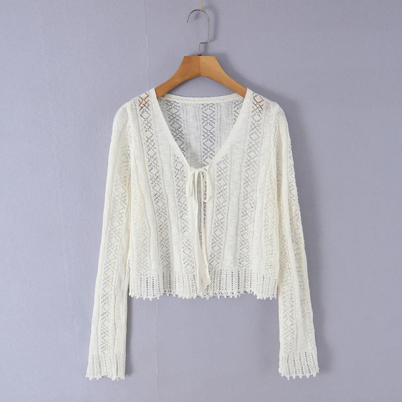Damen Leichter gehäkelter Kurzcardigan mit V‑Ausschnitt, Bindeband und Ajourmuster Drune