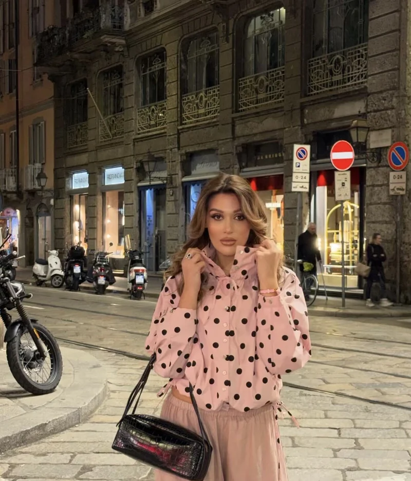 Damen Leichte Hemdbluse mit Polka‑Dot, femininem Puffärmel und durchgehender Knopfleiste Drune