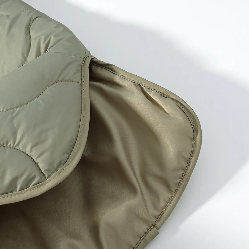 Damen Leichte gesteppte Jacke mit Rundhalsausschnitt, Steppwellen und Druckknöpfen Drune