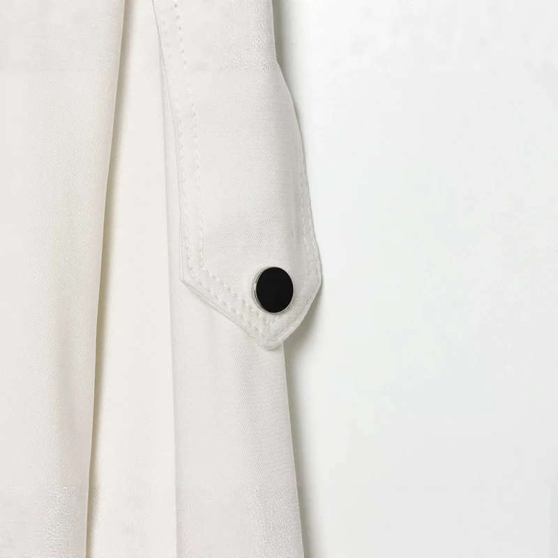 Damen Leichte Cropped-Windjacke im Boxy‑Schnitt mit hohem Funnelkragen und Ärmel-Pattentaschen Drune